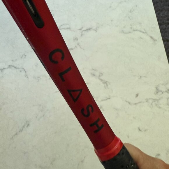 WILSON CLASH 108 V2 Grip 4 1/8 NEWLY STRUNG AND NEW GRIP EXCELLENT CONDITION - Picture 13 of 16